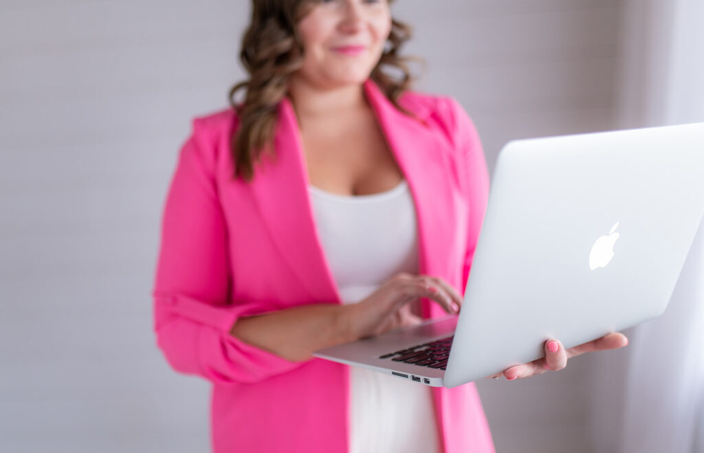 Sarah Hawk, Showit wellness and beauty website designer giving lead magnet email list tips