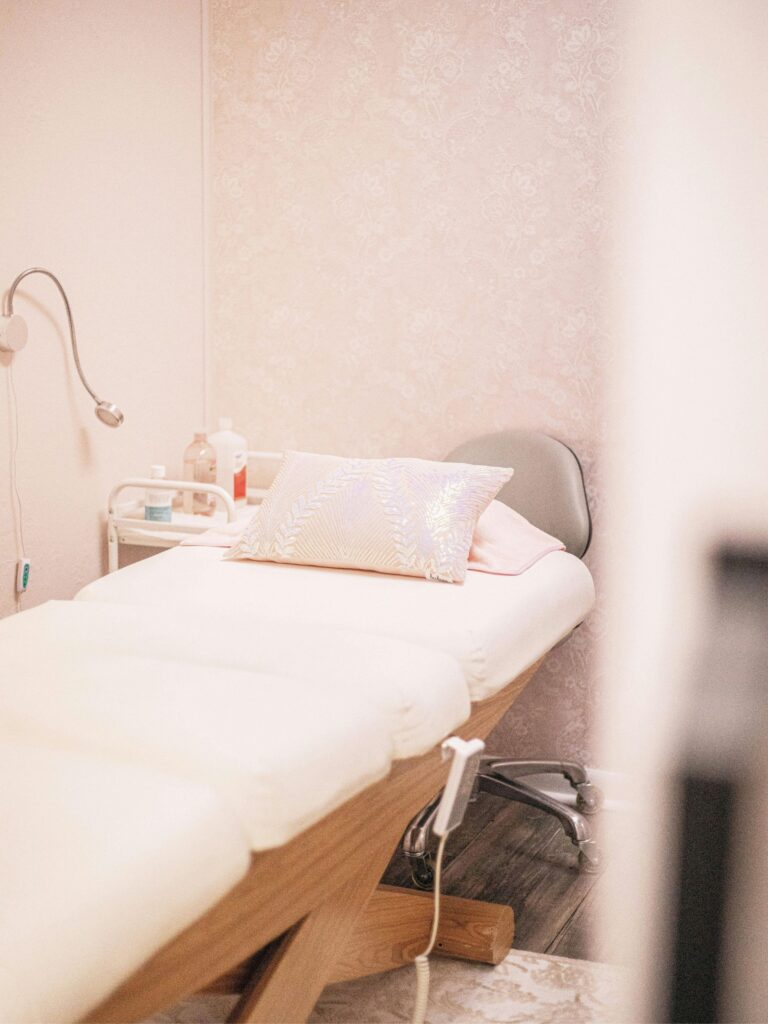 white-linen-treatment-room